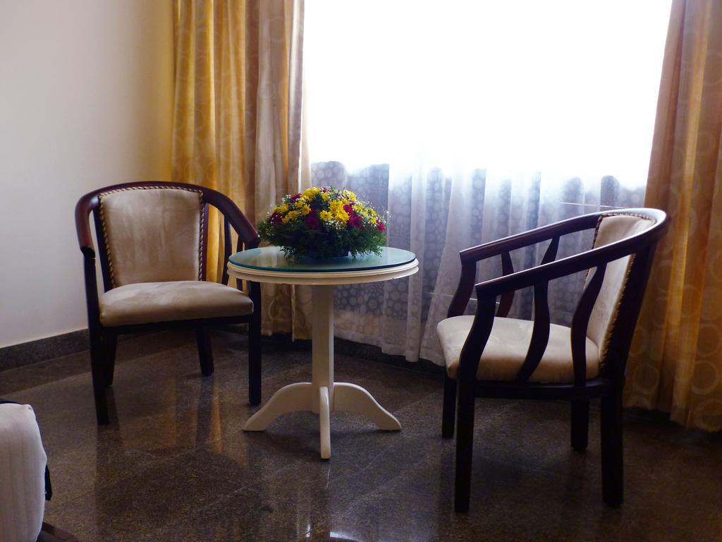 Hotel Highway Garden Kochi Dış mekan fotoğraf