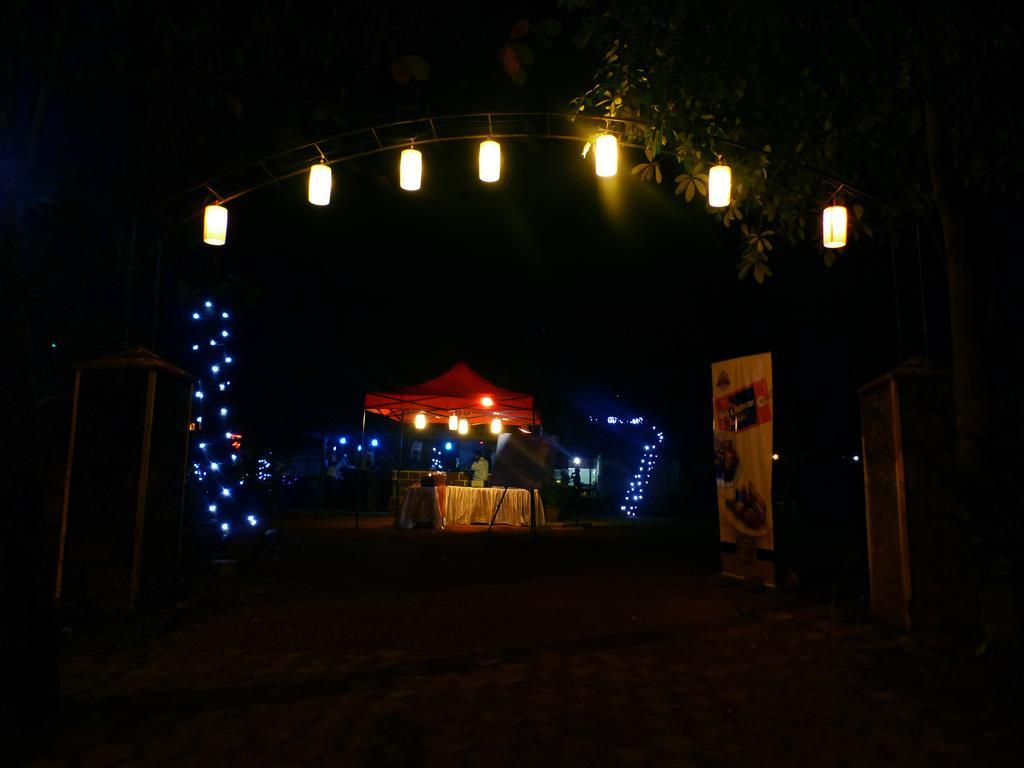 Hotel Highway Garden Kochi Dış mekan fotoğraf