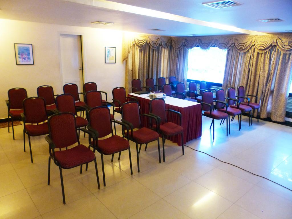 Hotel Highway Garden Kochi Dış mekan fotoğraf