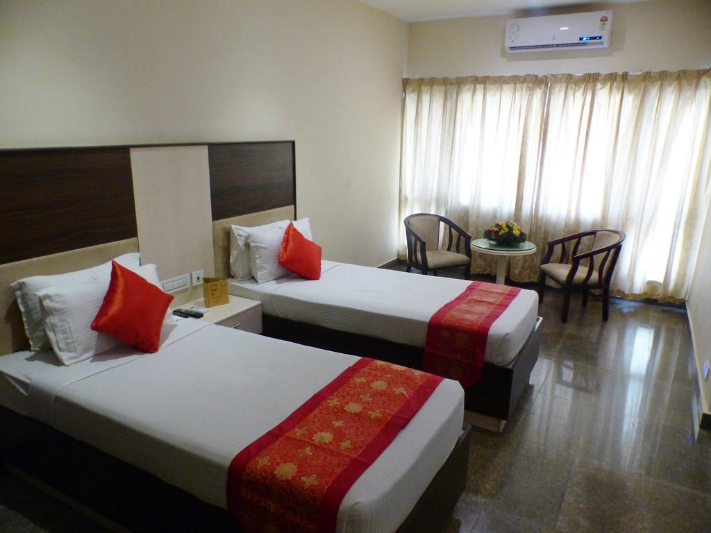 Hotel Highway Garden Kochi Dış mekan fotoğraf