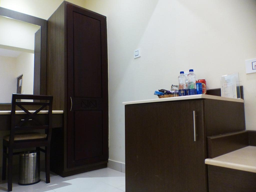 Hotel Highway Garden Kochi Dış mekan fotoğraf